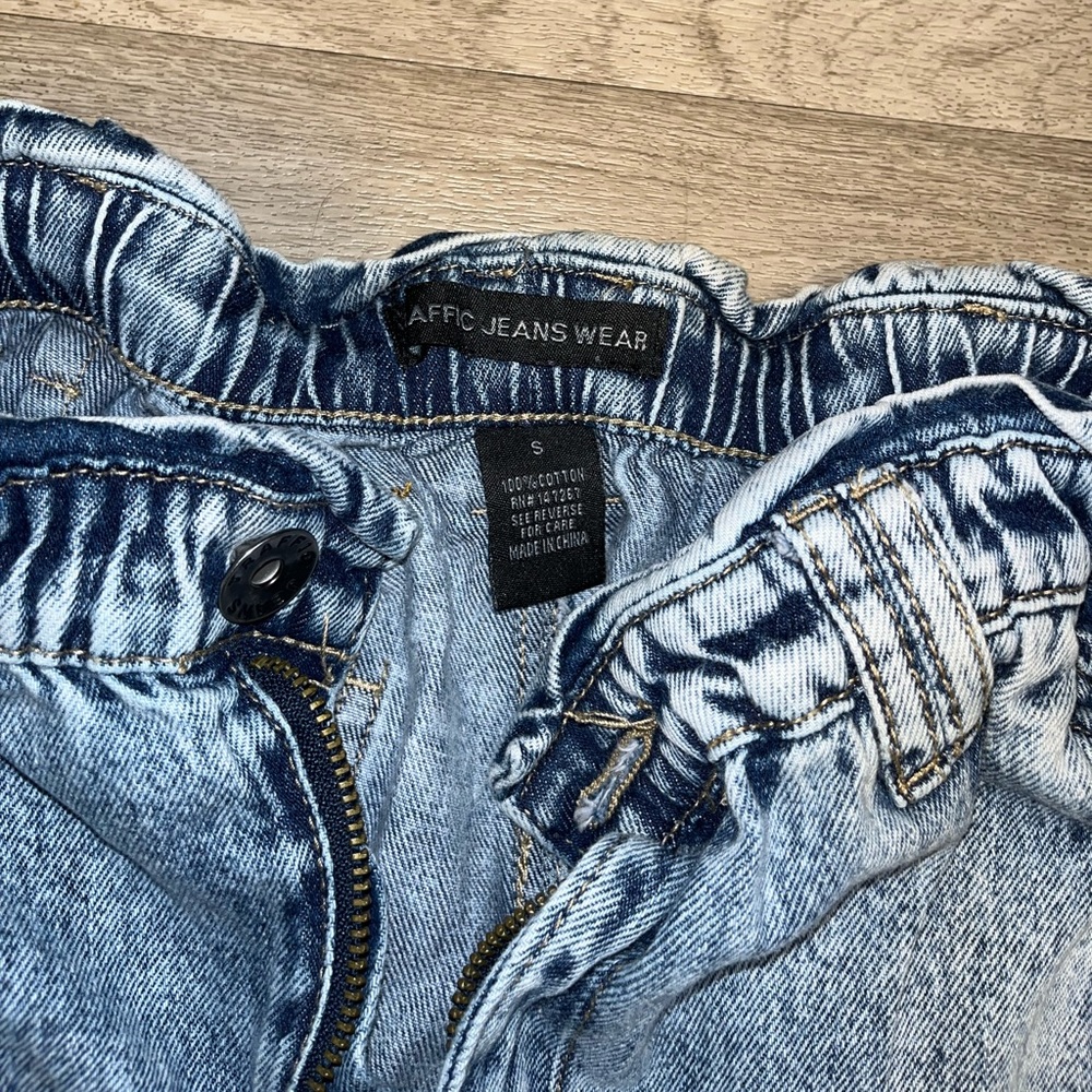 Jeans - Picture 3 of 5